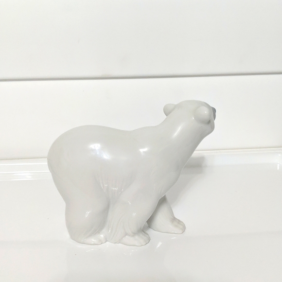 Lladro ATTENTIVE POLAR BEAR - Picture 3 of 5